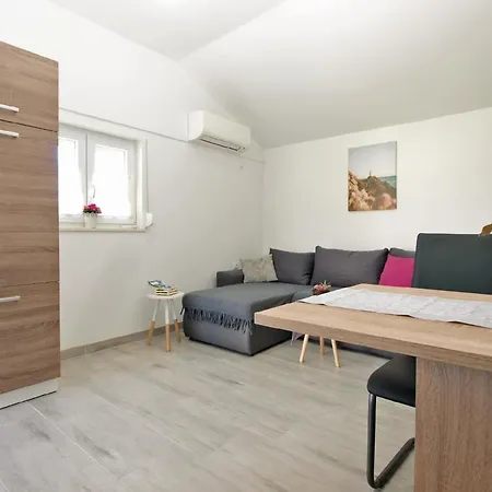 Holiday home Fuer 3 Personen Ca 40 Qm In Pula, Istrien Istrische Riviera